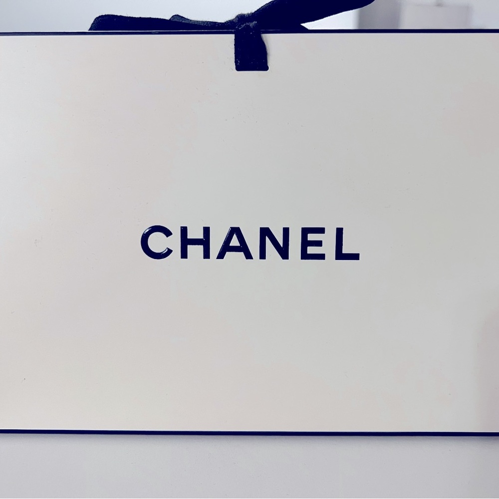Chanel | gift box